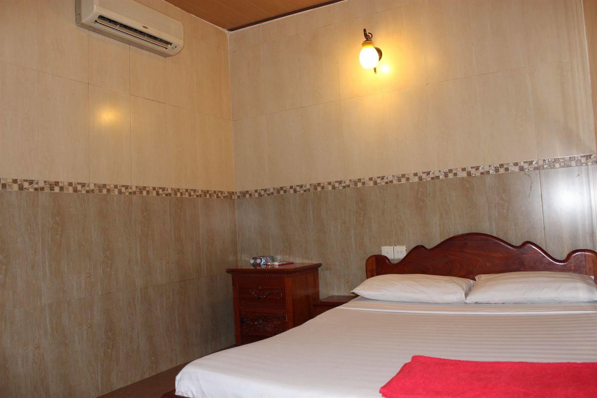 Lucky 1 Guesthouse Phnom Penh Exterior photo