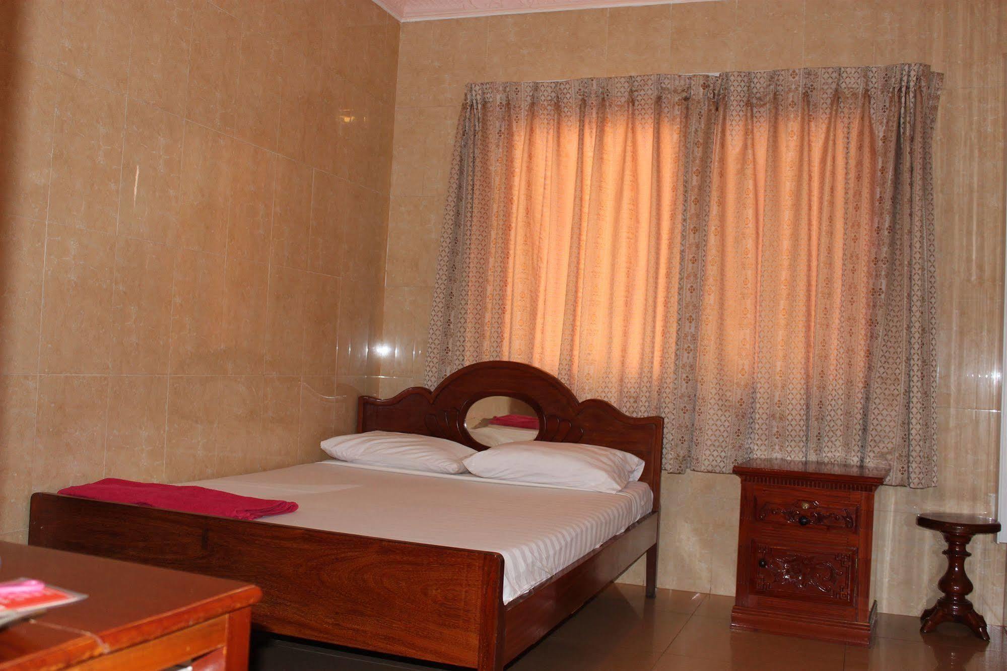 Lucky 1 Guesthouse Phnom Penh Exterior photo