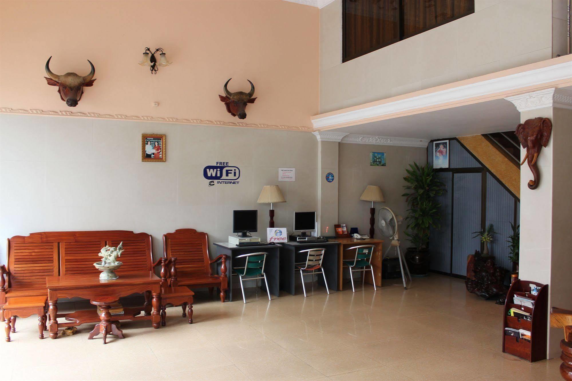 Lucky 1 Guesthouse Phnom Penh Exterior photo