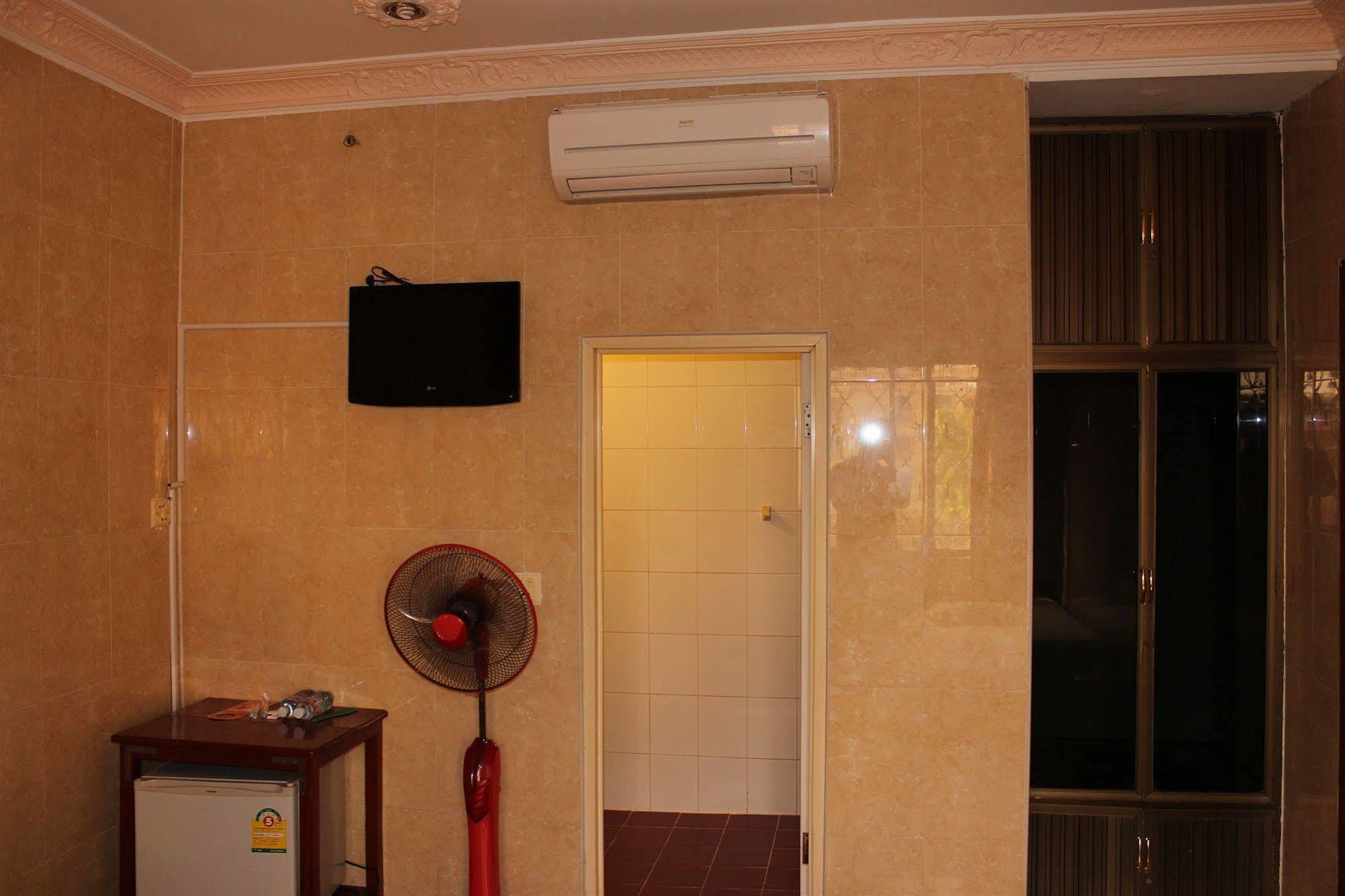Lucky 1 Guesthouse Phnom Penh Exterior photo